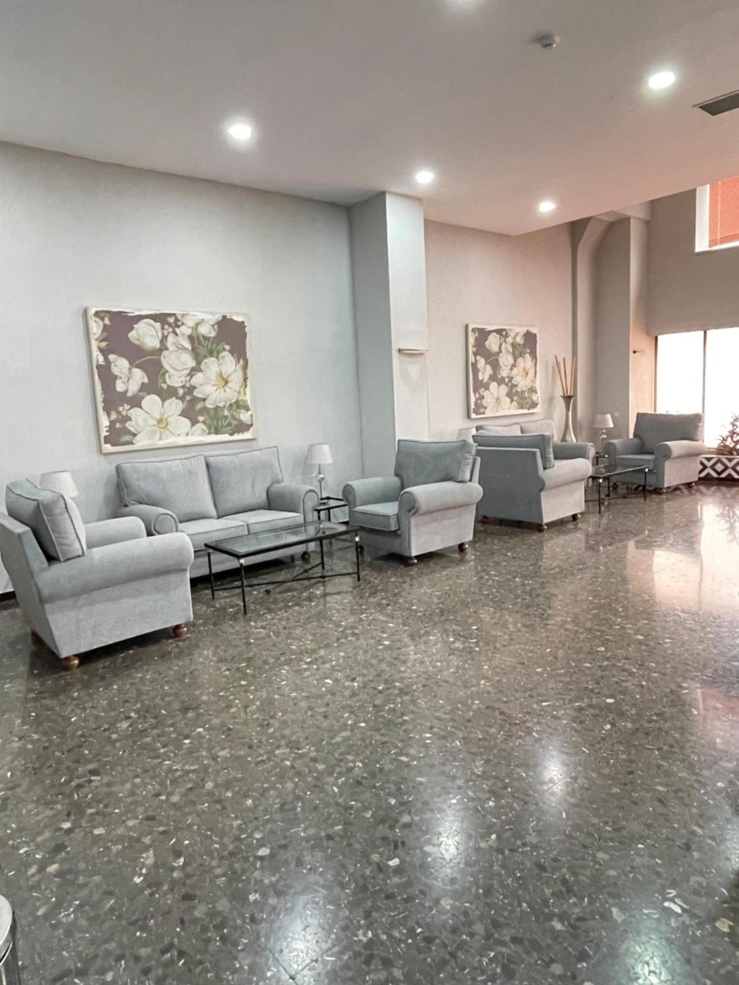 Resitur 414 Apartment Sevilla Bagian luar foto